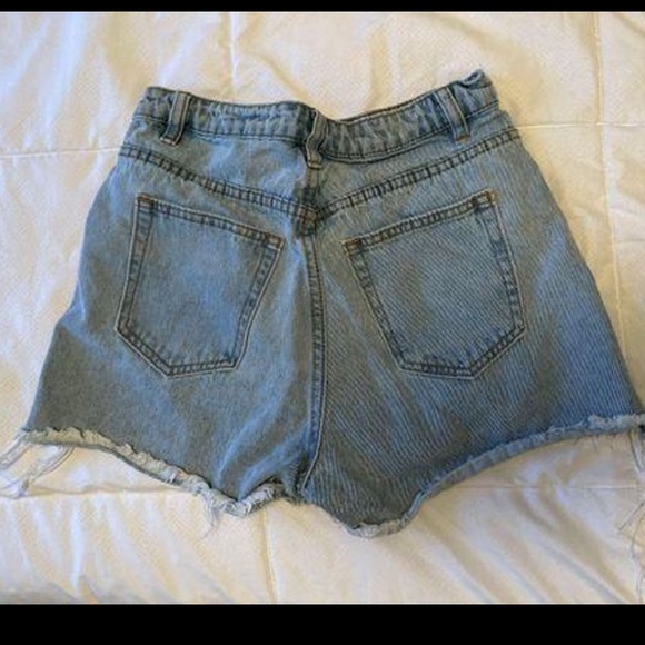 Misguided High Rise Shorts - Picture 3 of 4